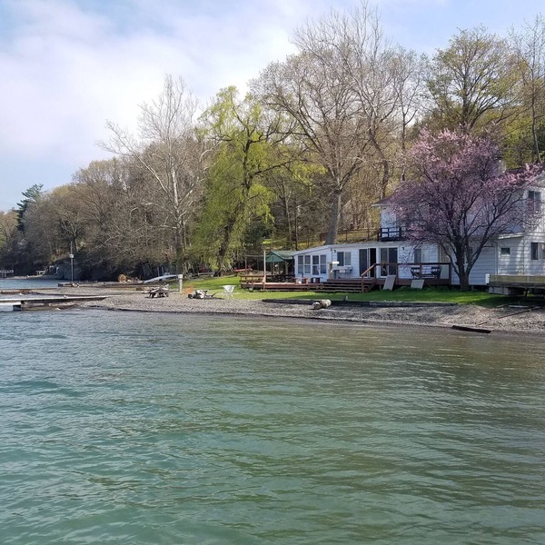 Rustic-chic cottage with fantastic lake access, 15 minutes to Ithaca