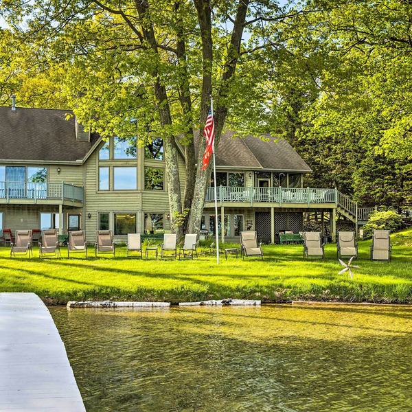 Rustic-Chic Lake Glen Studio: 4 Mi to Beach!