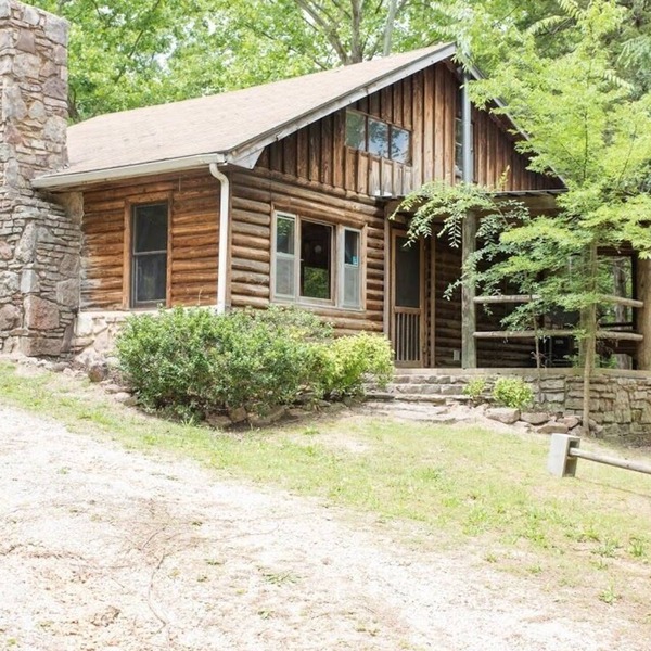 Rustic, close to buffalo river, secluded getaway, king bed, hiking ,WIFI