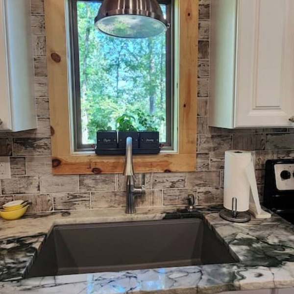 Rustic Comfort Cabin Diamond in The Ripple- Hot