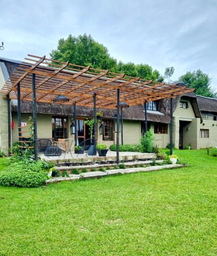 Rustic Farmhouse, Curry's Post - SOLAR POWERED