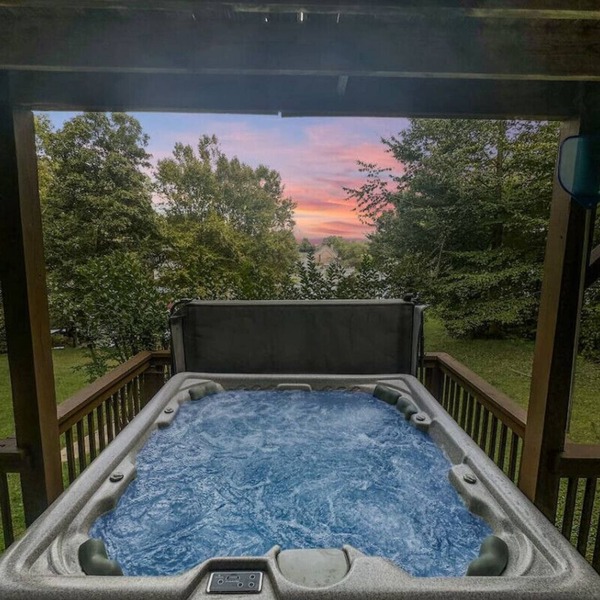Rustic Lakefront Retreat w/Hot Tub & Pet Friendly