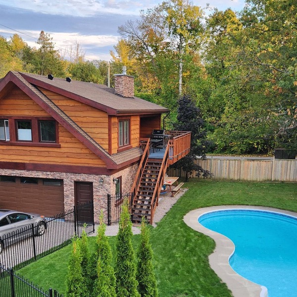 Rustic luxury chalet with fenced yard and pool, walk to beach and playground