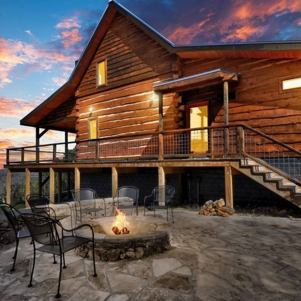 Rustic meets Luxury with INCREDIBLE VIEWS! Hot Tub, Fire Pit, 2 bedrm/2 bath