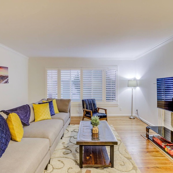 RUSTIC/MODERN DESIGN, OASIS CITY GETAWAY/NEAR SFO