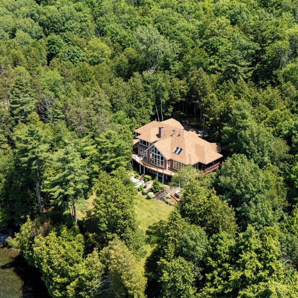 Rustic-modern Lake House in Milton Near Burlington and Eagle Mountain