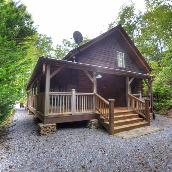 Rustic Moonshiner's Hideaway Cabin Near Bryson City and NOC
