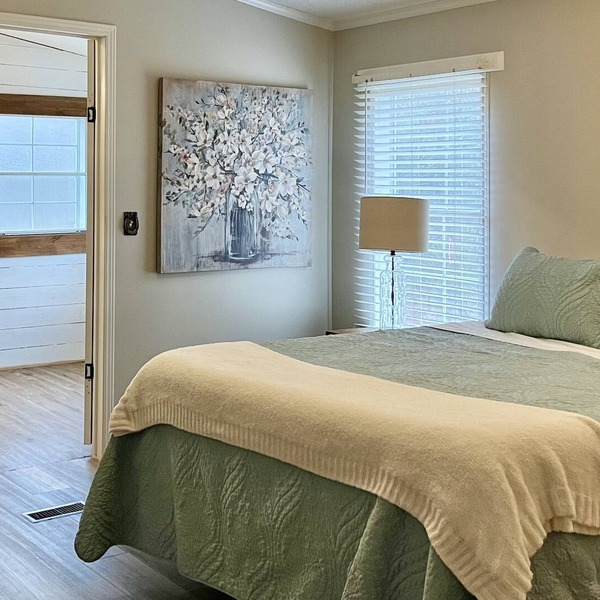 Rustic Relaxation. Very Spacious and Private!
