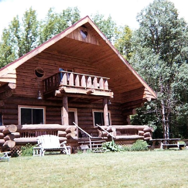 Rustic Ski Log Cabin for Six People with Outdoor Fire Pit near the Catskill Mountains