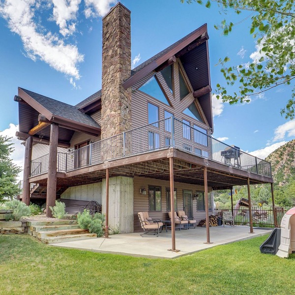 Rustic Sterling Cabin: Walk to Palisade Lake!