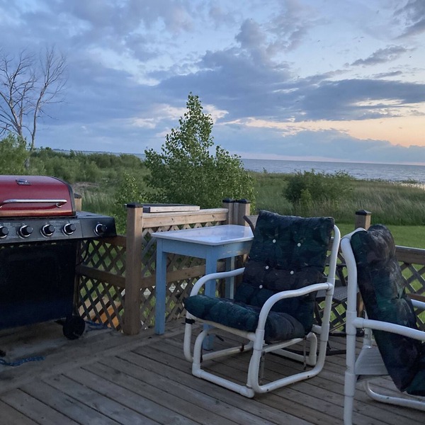 Rustic Waterfront, Lakeside Cottage with Stunning Views 1 hour from Winnipeg.