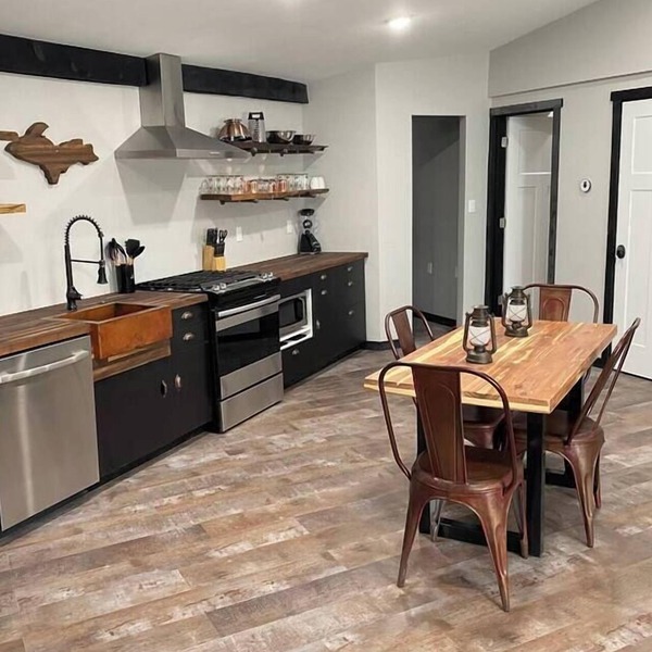 Rustic, yet Modern Trailside Cottage/MTU 2.3 Miles