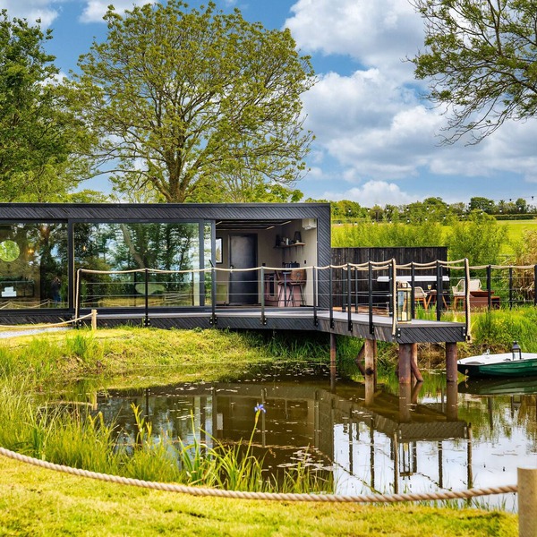 RUSTY BOATHOUSE, romantic, character holiday cottage in Llanarth