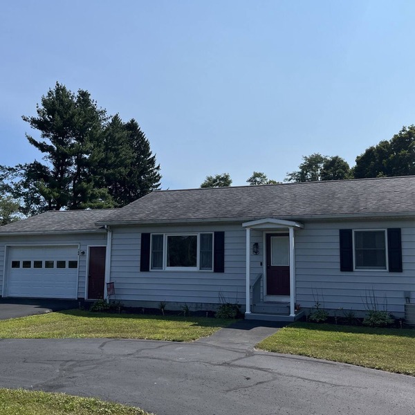 Ruth's Creekside - Recent renovation, 3bdrm, large lawn