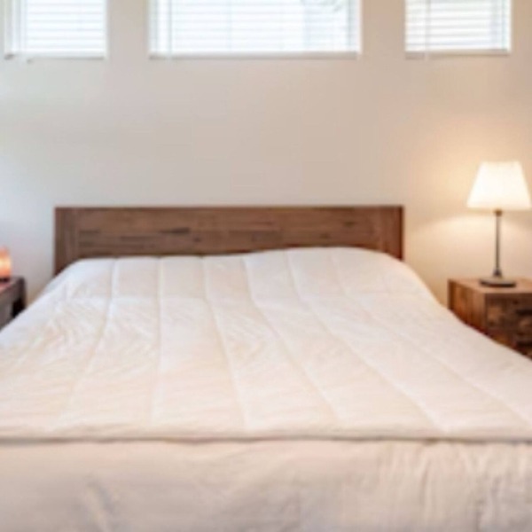Safe Serene Eco-Friendly 3-Bed Sanctuary with Tranquil Nature Trails Backyard