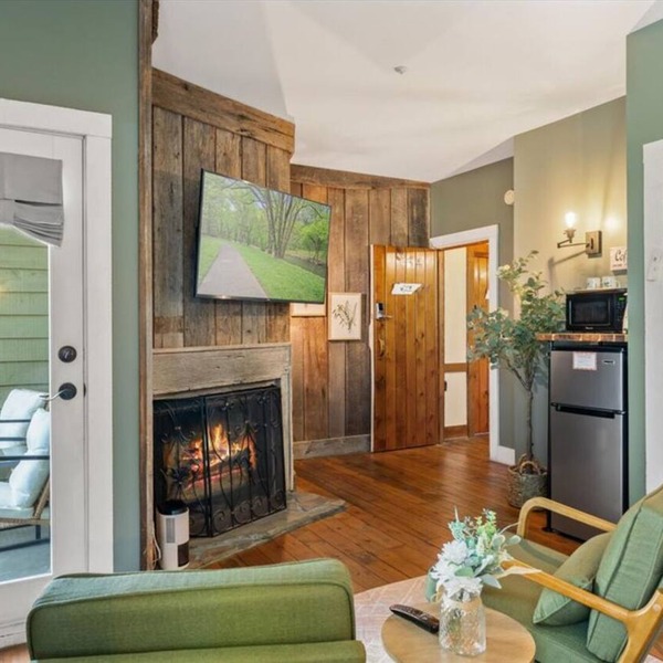 Sage Haven Room - Peaceful Lodge Stay with Fireplace