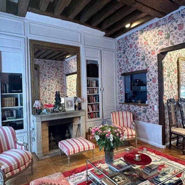 Saint-Germain-des-Prés: Baroque & Luxurious 1-Bedroom Condo near Notre-Dame