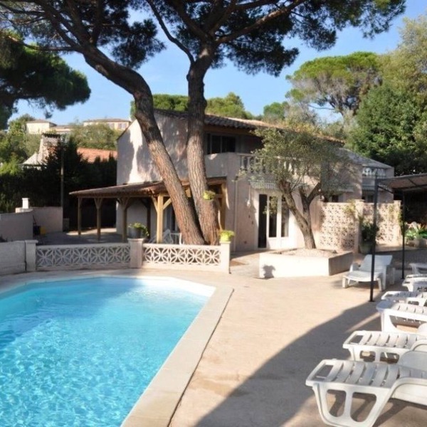 SAINTE MAXIME - Mazet with swimming pool, Close to town center and beaches