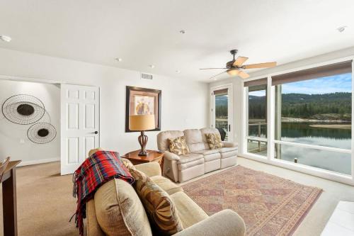 Salmon Run Condo - Overlooking the Spokane River