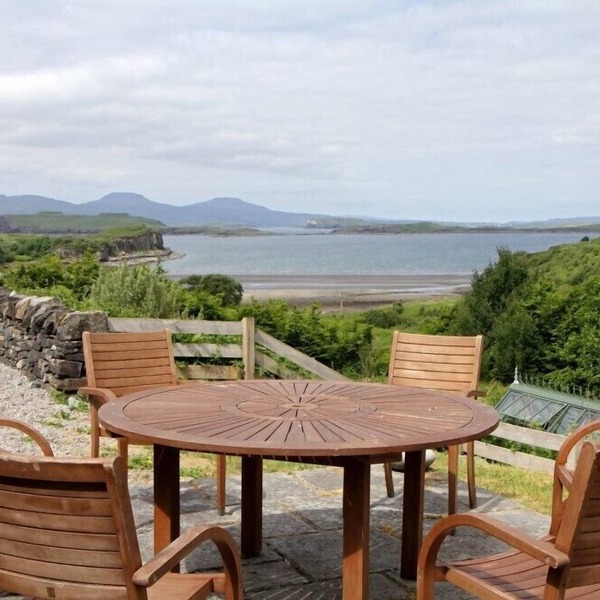 SALTWINDS, pet friendly, with a garden in Carbost