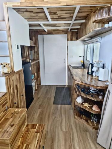 Samui Tiny House villa Glamping Seaview sleeps 8