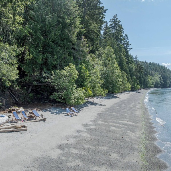 Sandy Beachfront, Hot Tub, Pet-Friendly, Kayaking