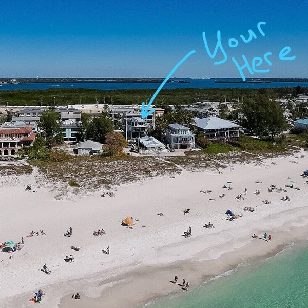 Sandy Cheeks & Barefeet, Gorgeous interior Gulf beach Place, pool, on beach side