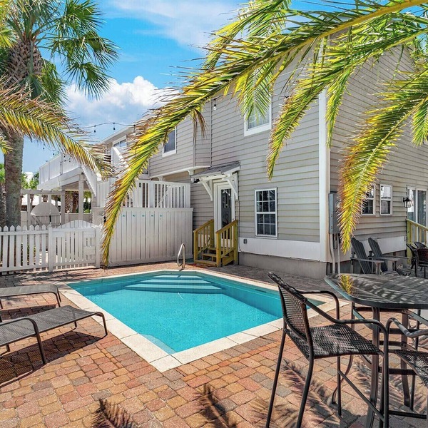 Sandy Cheeks - Pet-Friendly, Private Pool, FREE Bikes + Beach Service!