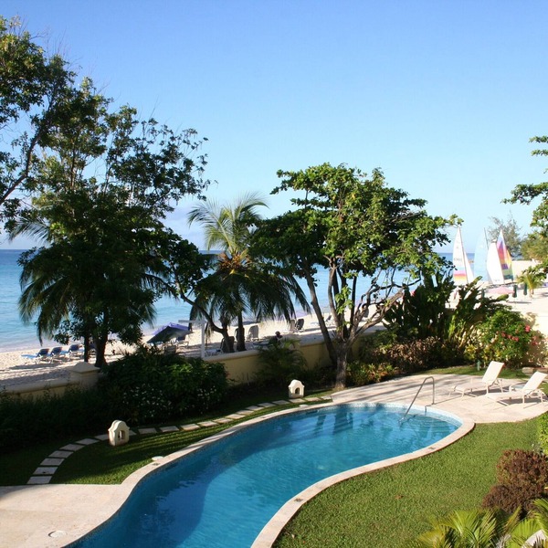 Sapphire Beach - Luxury beach side split level self catering apartment
