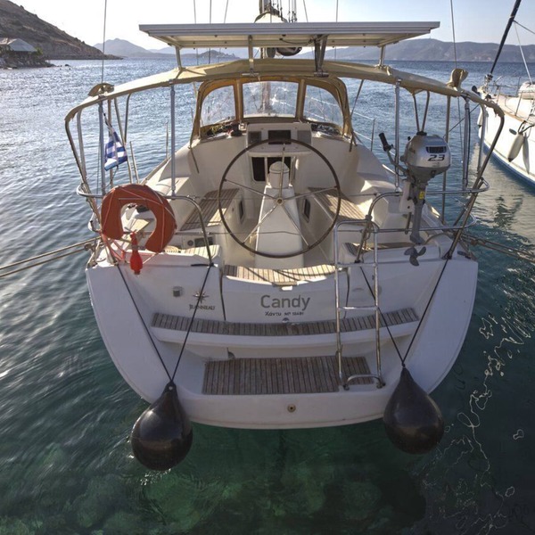 Saronic Isles Sailing: Sun-Kissed Beaches and Azure Waters