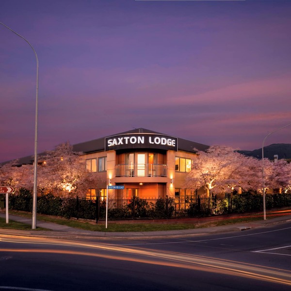 Saxton Lodge
