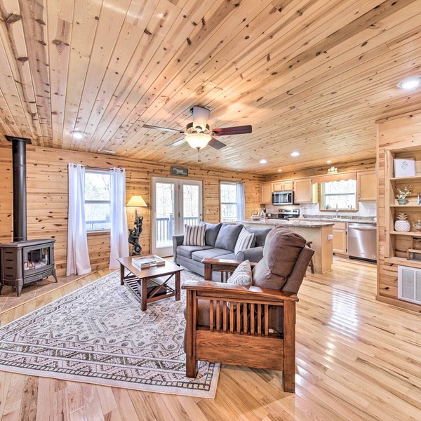 Scenic Murphy Escape with Hot Tub & Fire Pit!