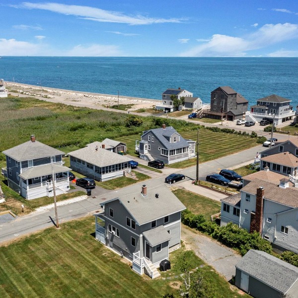Scituate Seaside Escape – Sleeps 8, Walk to Beach