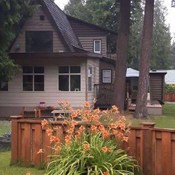 Scotch Creek Lodge - Adjacent to Shuswap Lake Provincial Park