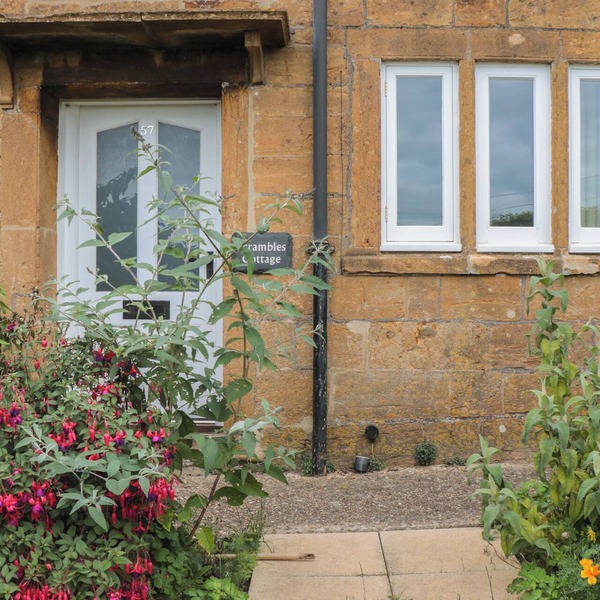 SCRAMBLES COTTAGE, pet friendly in Stoke-Sub-Hamdon, Somerset