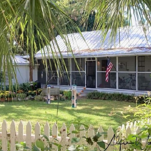 Screened Inn c1925! Quiet North End Duplex! Screened porch. Beach Access!