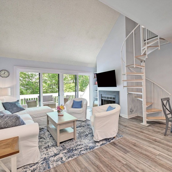 Sea Colony Coastal Escape: Steps from Trolley stop, pools, tennis, fitness center and more! Private Beach!