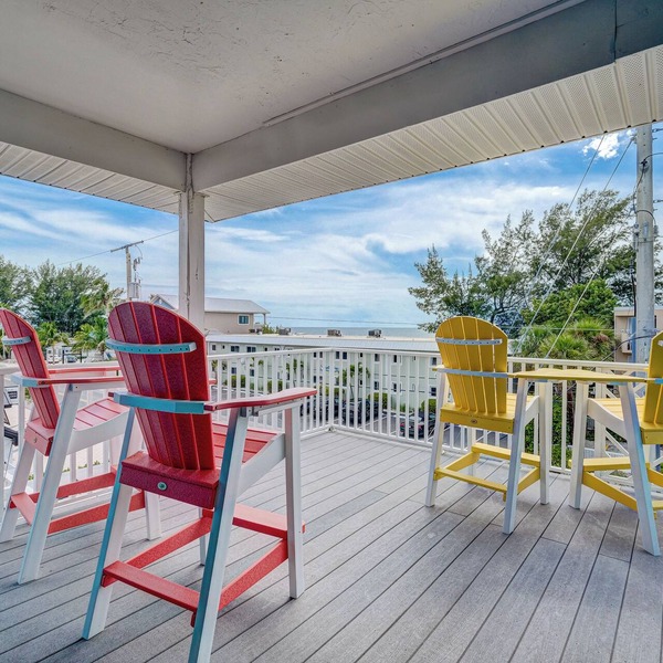Sea Site Retreat Unit A! Great amenities nearby! Short walk to the beach!