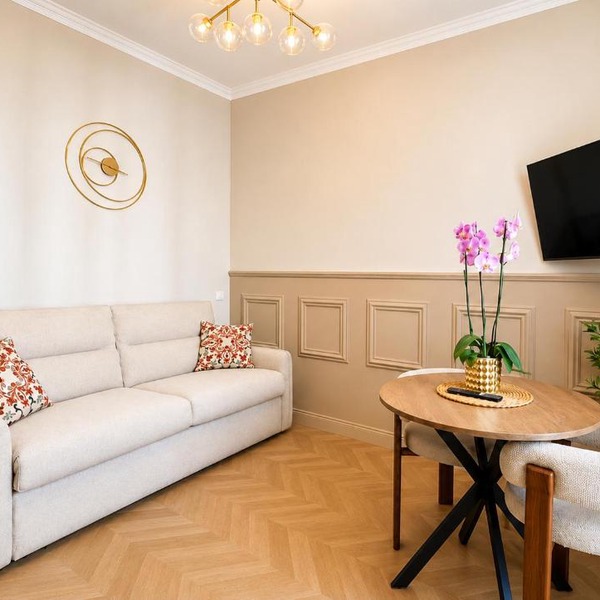 Seabnb - Elegantia Collection - AC - Central Luxury - Walk Everywhere