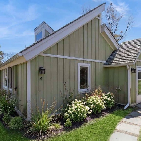 Seabreeze 4 Charming Cottage footsteps to beach