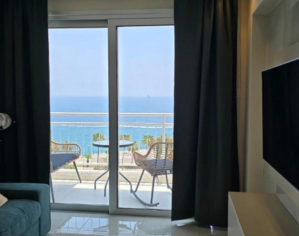 SEAFRONT 1BDR, Panoramic views, central Marina