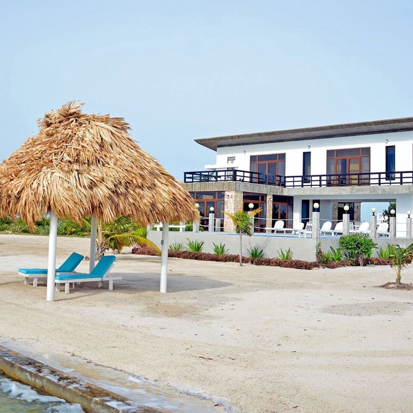 Seafront, 4 bedroom private villa, 10 guests, family vacation, activities nearby