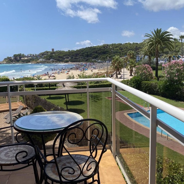 Seafront apartment with views - NOR guests