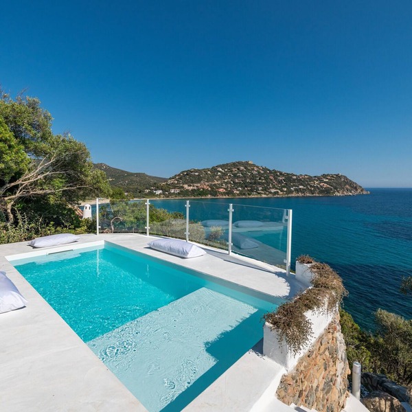 Seafront Villa "Bianca" in Torre delle Stelle, heated pool, A/C, Wi-Fi, parking