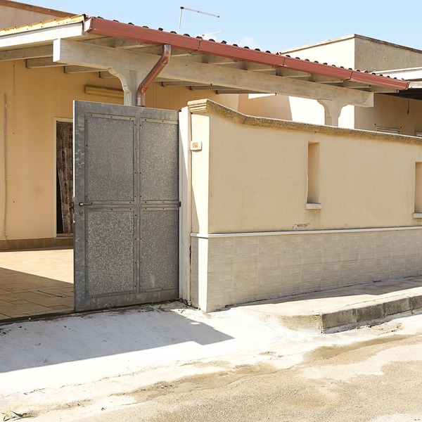 Seafront villa Rossella with veranda p car
