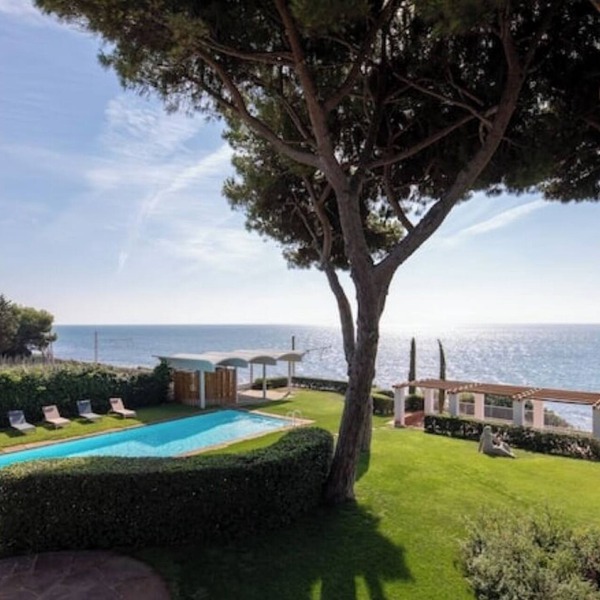 Seafront villa with private beach access