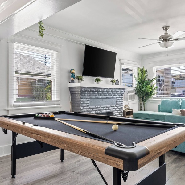 SeaSide Escape, Dedicated Parking, PacMan & Pool Table