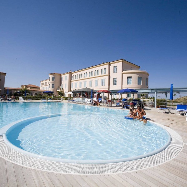 Seaside residence in Tuscany with swimming pool, within a natural park,
