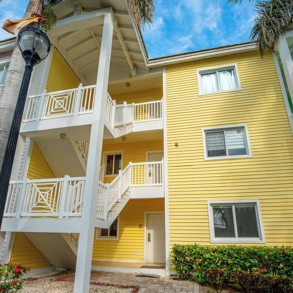 Seaside Retreat: Charming 2BR Condo in Bimini Bay Community