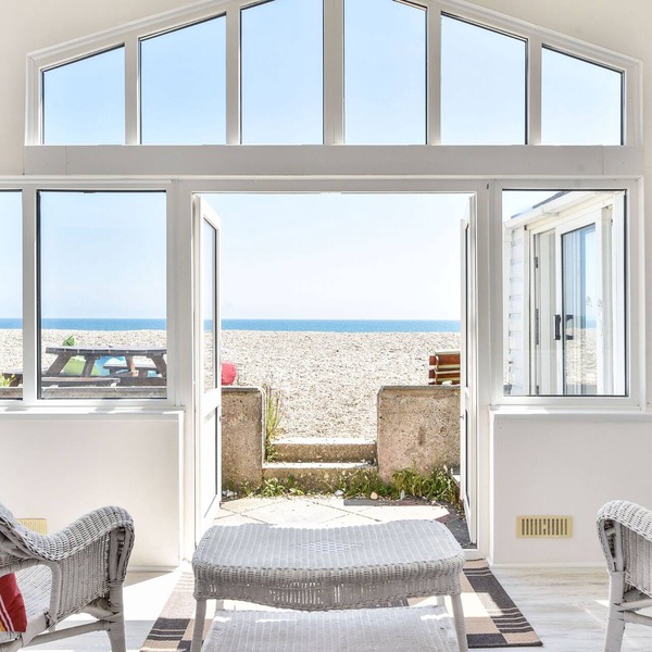 Seasidings, Pagham - sleeps 10 guests in 5 bedrooms